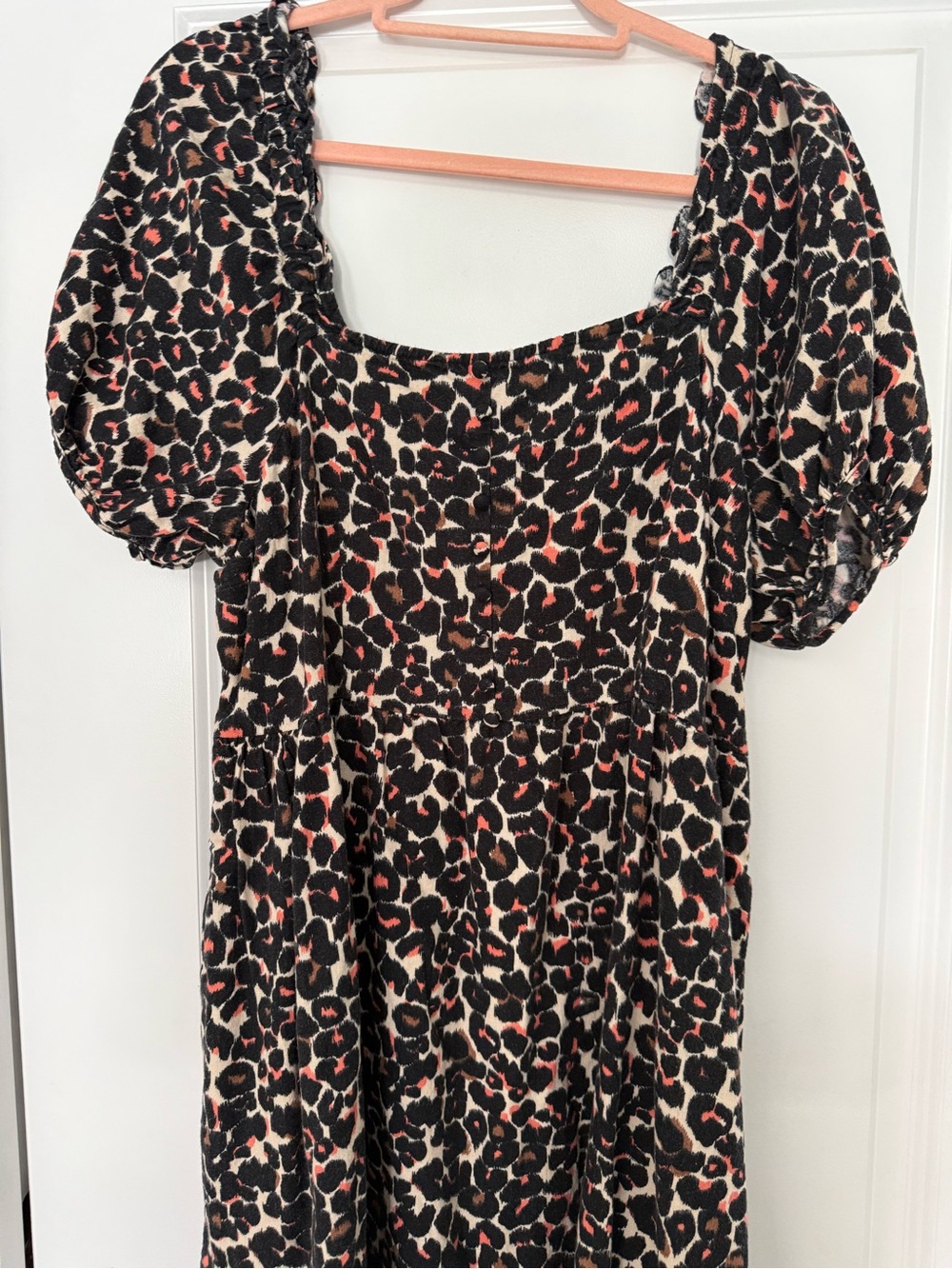 Who What Wear Leopard Print Puff Sleeve Dress in Black, Cream & Coral